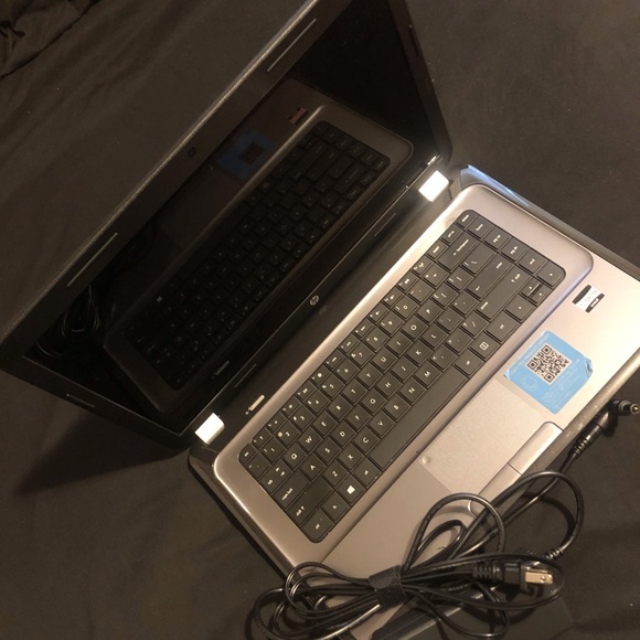 Windows 8 HP 2000 Laptop - Picture 1 of 2
